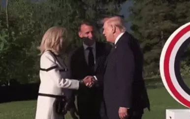 Neugodno rukovanje Brigitte Macron i Donalda Trumpa na summitu G7