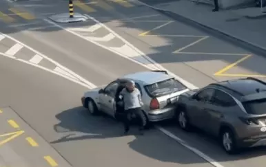 Skrivio nesreću i pokušao pobjeći, no karma ga je dočekala iza ugla