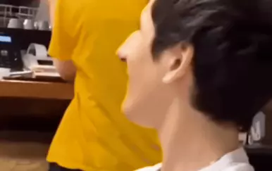 Prijatelj mu je dvojnik poznatom pjevaču, a sve je otkrio u urnebesnom videu