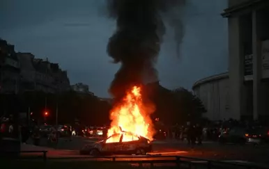 Slavlje i neredi nakon pobjede PSG-a, uhićeno 416 osoba, ozlijeđeno sedam policajaca