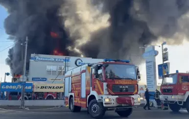 Gusti crni dim nad Svetom Nedeljom: Izbio požar u skladištu