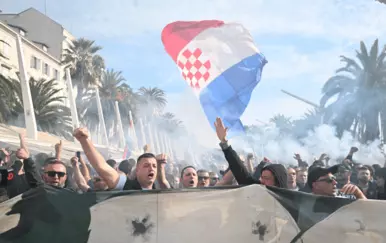 Torcida prosvjeduje u Splitu, Vlada planira uvesti posebne mjere