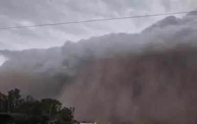 Masivan oblačni zid