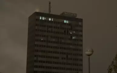 VIDEO Širi se snimka požara u Vjesniku: U zgradi se netko kreće sa svjetiljkama, a na vrhu gori vatra