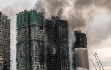 I dalje gori u hongkonškom stambenom kompleksu