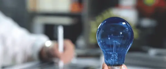 Paljenje žarulje u laboratoriju