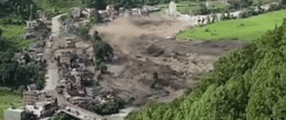Bujica uništava mjesto u Nepalu