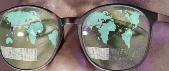 Rad pred računalom i odsjaj u naočalama