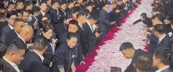 Kineska kompanija zaposlenicima podijelila milijune u gotovini