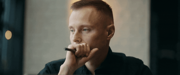 Razmišljanje pred računalom