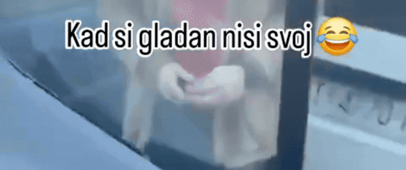 Pomoć kolegi na parkiralištu