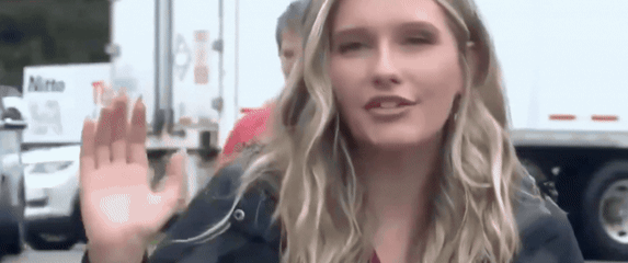 Novinarka Alexis Martin i muškarac s cigaretom u prijenosu uživo