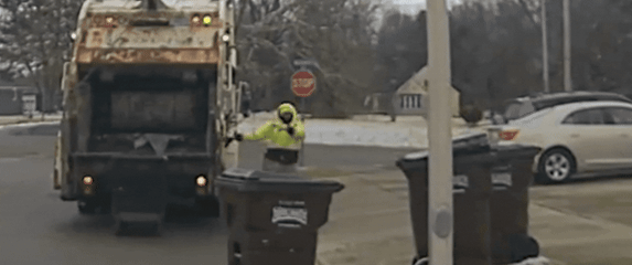 Kriminalac skriven u kanti za smeće