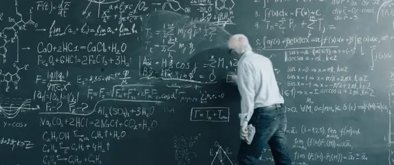 Genijalac koji rješava kompleksni problem na ploči