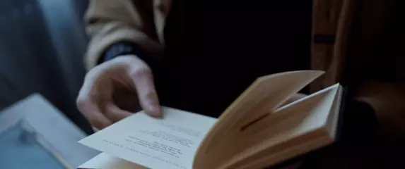 Listanje knjige i čitanje