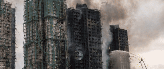 I dalje gori u hongkonškom stambenom kompleksu