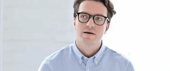 Intelektualac koji jako razmišlja