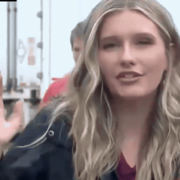 Novinarka ostala sabrana, no pogledajte što radi muškarac u pozadini