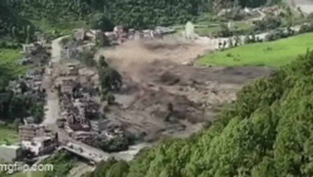 Bujica uništava mjesto u Nepalu