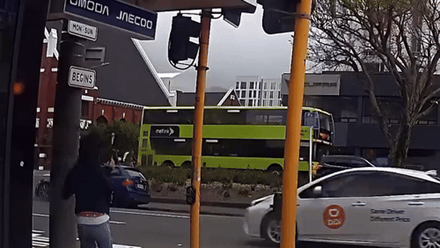 Vjetar otphao pješakinju