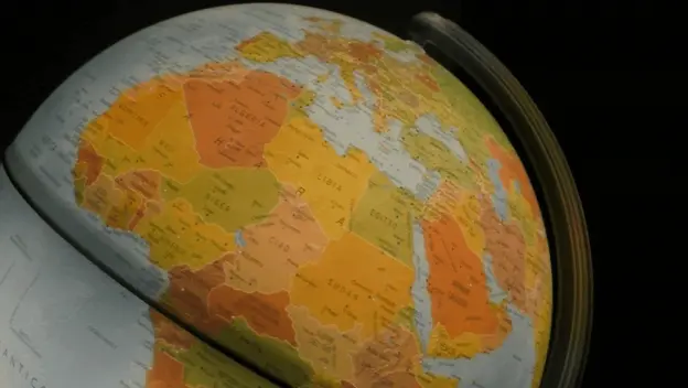 Globus koji se okreće oko svoje osi