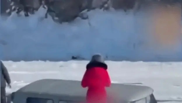 Autobus s turistima potonuo u Bajkalsko jezero