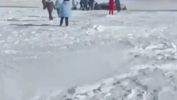 Autobus s turistima potonuo u Bajkalsko jezero