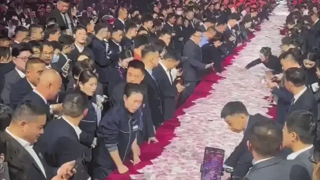 Kineska kompanija zaposlenicima podijelila milijune u gotovini