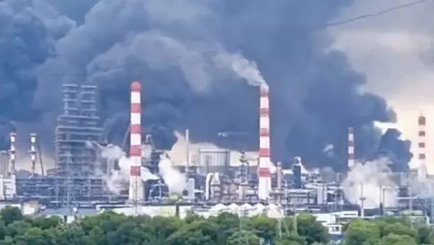 Moskovska rafinerija u plamenu