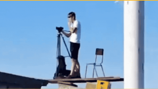 Snimatelj na nestabilnom postolju za vrijeme utakmice