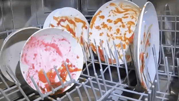 Snimka kamere postavljene u perilici posuđa