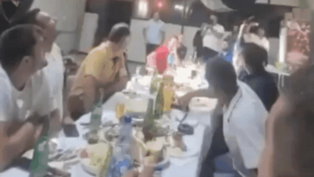 Neobična zabava s bagerom