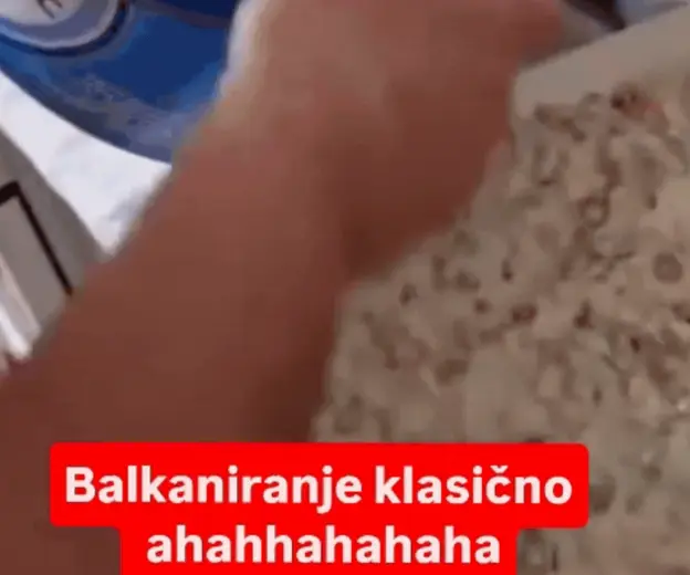 Francuska salata u staroj kanti boje