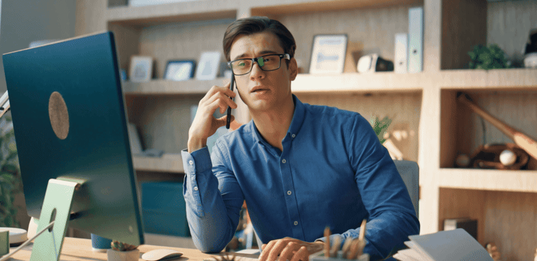 Rad na mobitelu i računala te razmišljanje