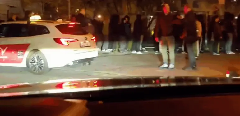 Red ispred noćnog kluba u Njemačkoj