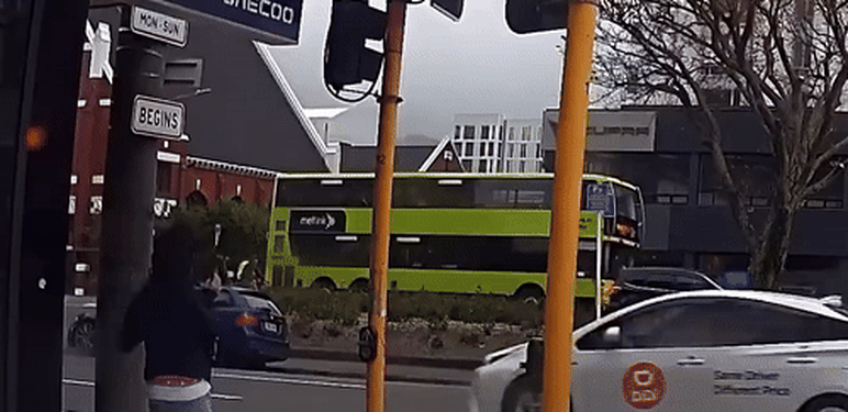 Vjetar otphao pješakinju