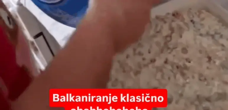 Francuska salata u staroj kanti boje