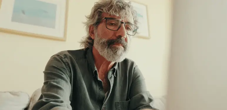 Ljuljanje u stolcu pri razmišljanju