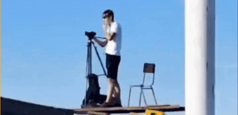 Snimatelj na nestabilnom postolju za vrijeme utakmice