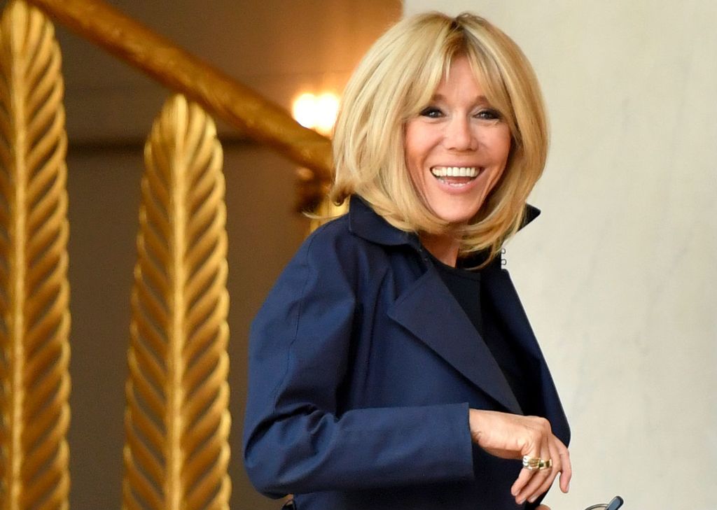 Brigitte Macron u minici i štiklama - 4