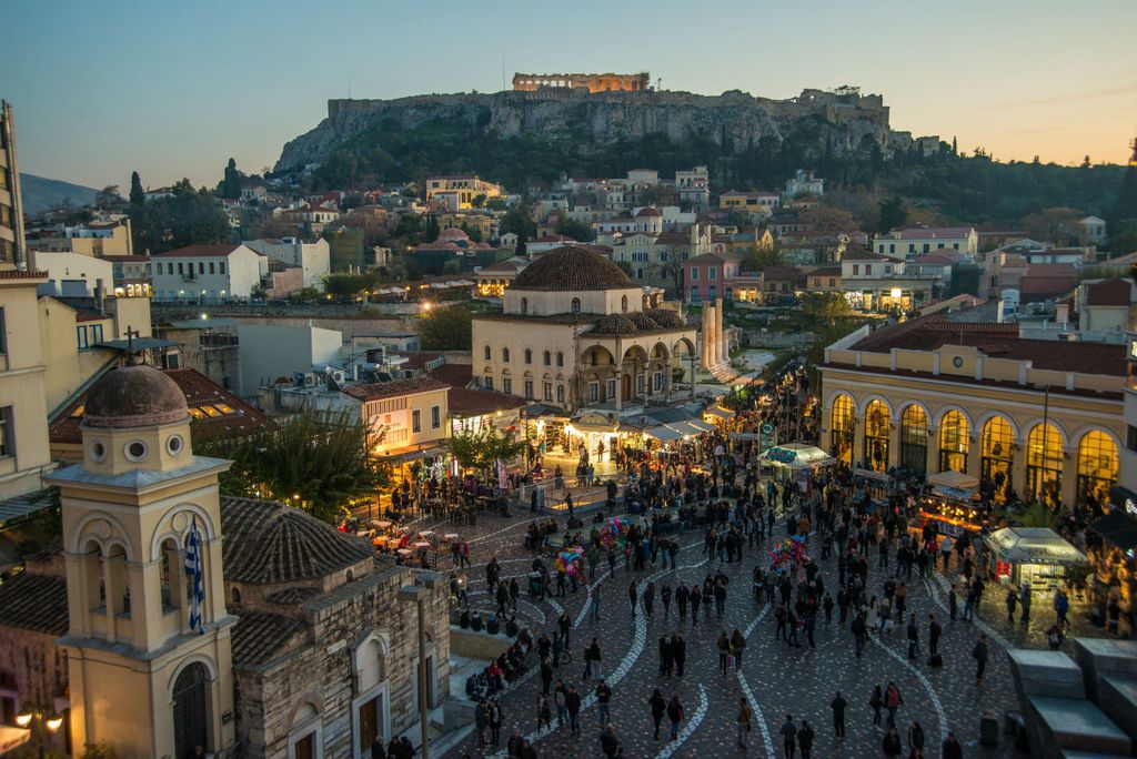 Velik broj gostiju na grčkim ulicama