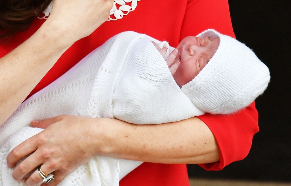 Maleni princ Louis u majčinu naručju