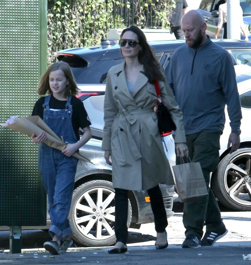 Angelina Jolie u popularnim, ali neudobnim cipelama - 1