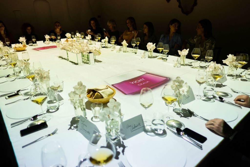 Na ekskluzivnoj i prvi put predstavljenoj 3D mapping večeri u restoranu Dubravkin put, Vichy je predstavio četiri linije svojih proizvoda - 7