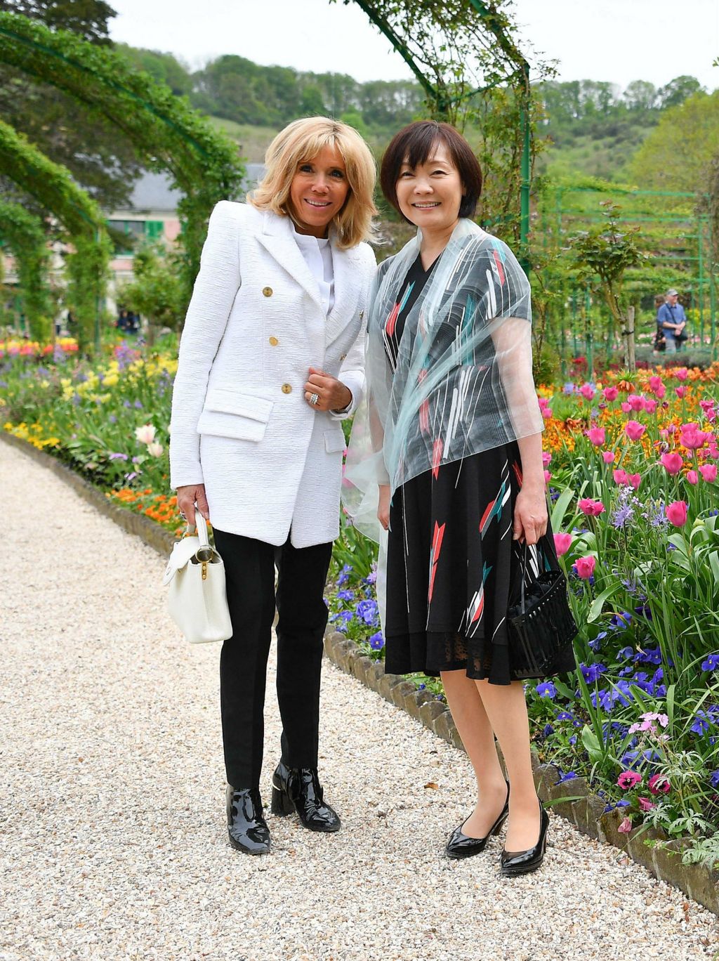 Brigitte je za izlet sa suprugom japanskog premijera opet odabrala lakirane gležnjače