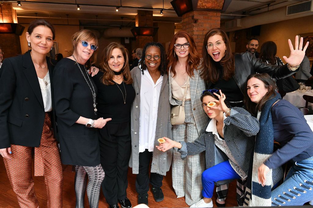 Katie Holems s kolegicama na ručku članova žirija filmskog festivala Tribeca Film Festival