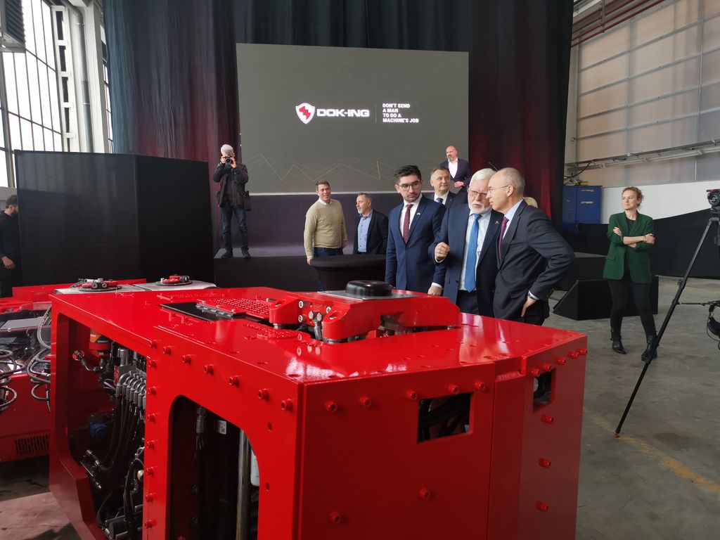 Predstavljanje Dok-ingovih robota za rudarenje - 5