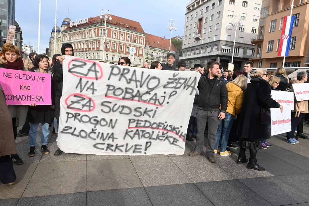 Prosvjed na Trgu bana Josipa Jelačića