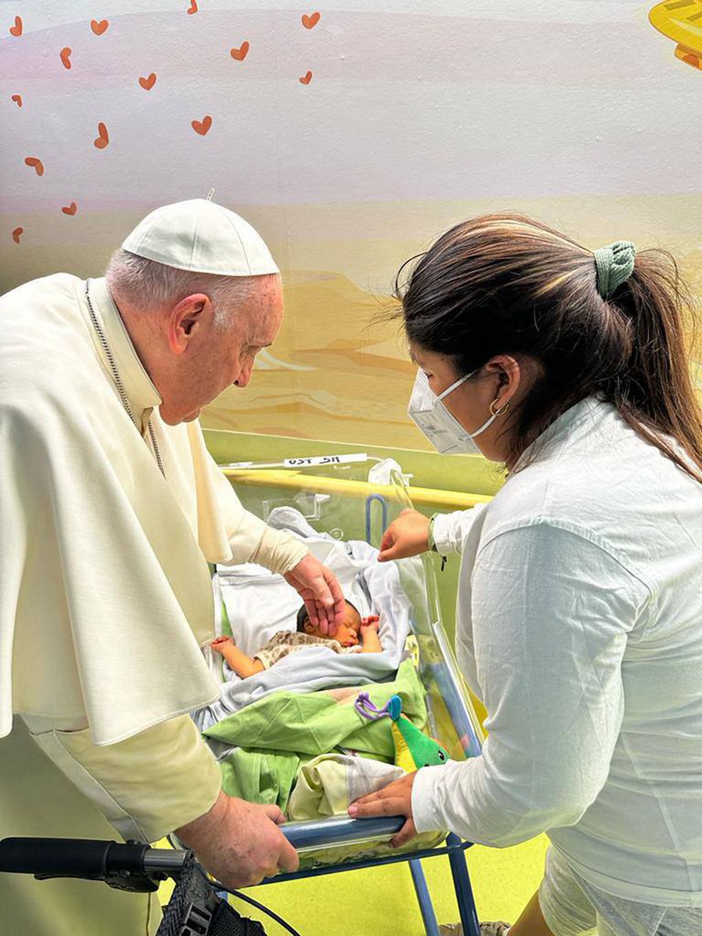 Papa Franjo izašao iz bolnice