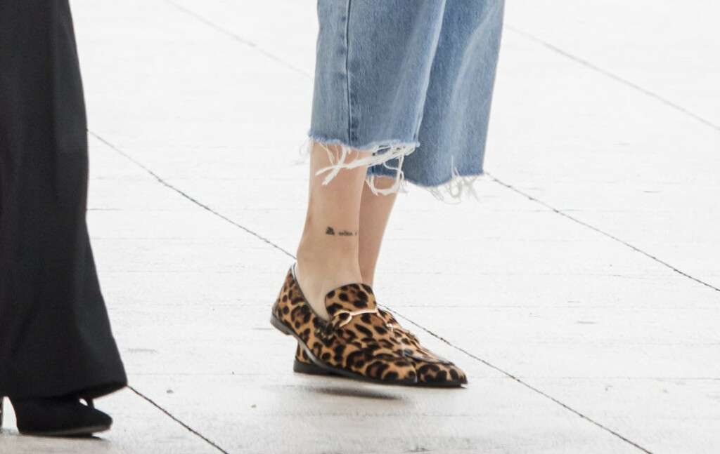 Street stylerica iz Šibenika u mokasinkama s uzorkom leoparda iz Zare